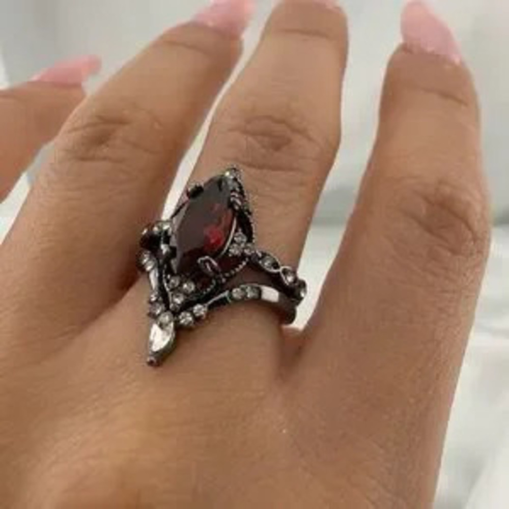 Vintage Red and Black Gemstone Ring